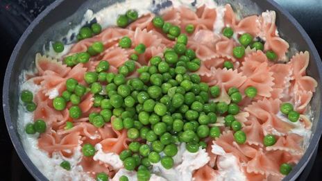 фарфалле с лососем и домашний лимонад