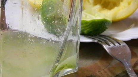 лимонад с базиликом и душистым перцем