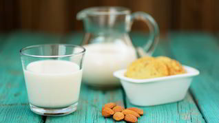 Миндальное молоко