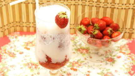 Клубничные коктейли