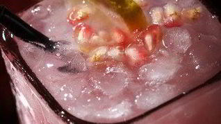 Пунш из шампанского с гранатами