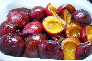 Слива, замороженная в сахарном сиропе