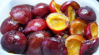 Слива, замороженная в сахарном сиропе