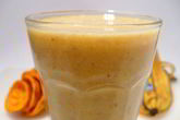 Апельсиново-банановый смузи с миндалем