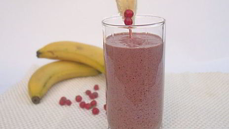 бананово-клюквенный смузи