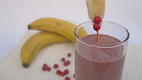 бананово-клюквенный смузи