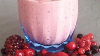 Бананово-ягодный смузи