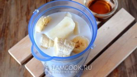 грушево-банановый смузи с кокосовым молоком