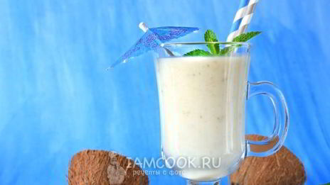грушево-банановый смузи с кокосовым молоком