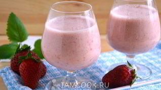 Клубнично-банановый смузи с ряженкой