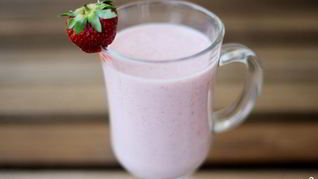 Клубнично-банановый смузи