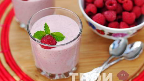 малиново-банановый смузи с овсяными хлопьями