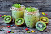 Пшенный смузи из киви и сельдерея