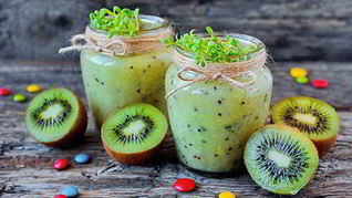 Пшенный смузи из киви и сельдерея