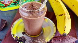 Шоколадный смузи с бананом и кокосовым молоком