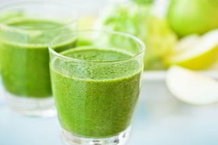 Смузи из фруктов со шпинатом