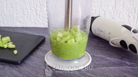 смузи из огурцов и сельдерея
