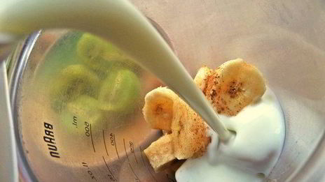 смузи из ревеня, киви и банана