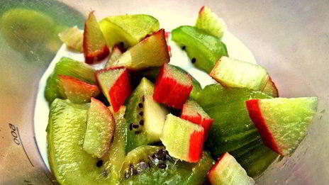 смузи из ревеня, киви и банана