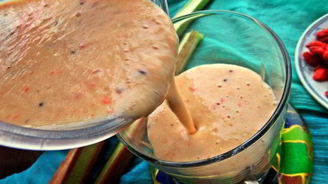 смузи из ревеня, киви и банана