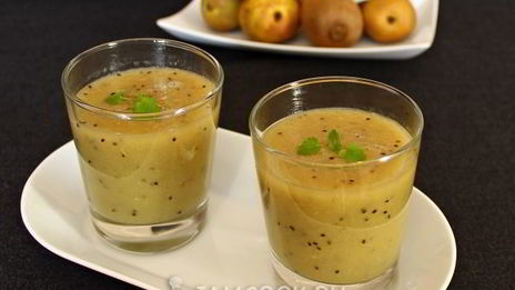 смузи с бананом, киви и грушей