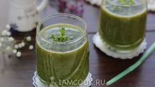 Смузи с грушей и шпинатом