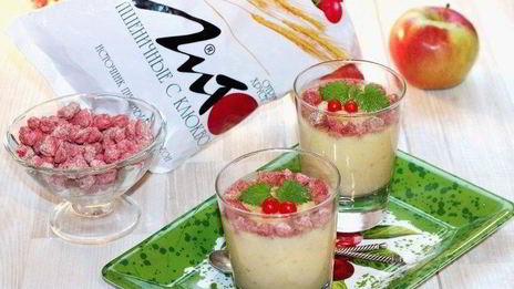 смузи с корицей, отрубями и фруктами