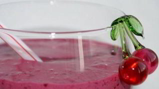 Смузи с темными ягодами