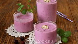 Смузи с творогом, овсянкой и смородиной
