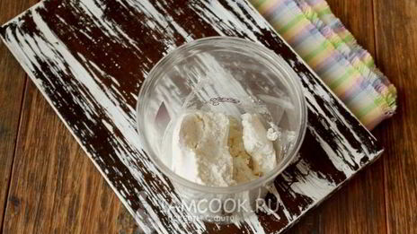 смузи с творогом, овсянкой и смородиной