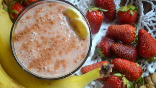 Смузи со свежей клубникой