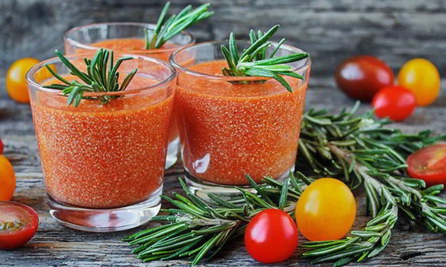 Рецепт томатного смузи с творогом и розмарином