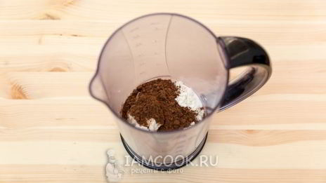 творожный смузи с бананом и какао