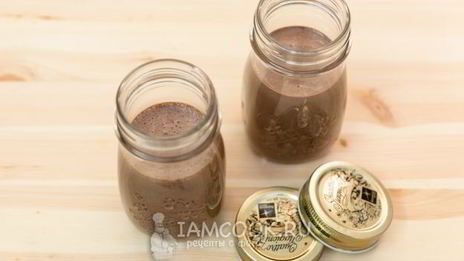 творожный смузи с бананом и какао