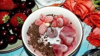 Вишневый смузи-боул с чиа