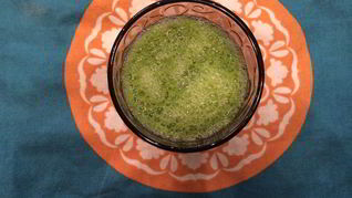 Зеленый смузи со шпинатом и грушами