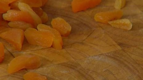 треска в кленовом сиропе под соусом из кураги