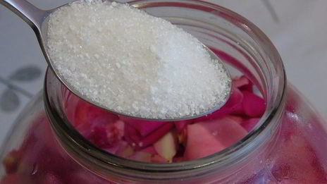 вино из лепестков роз