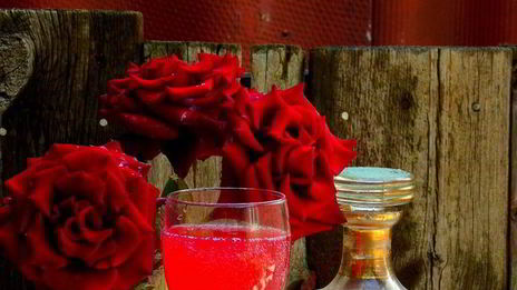 вино из лепестков роз