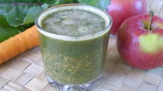 Зеленый коктейль с морковью