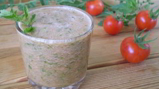 Зеленый коктейль с помидорами