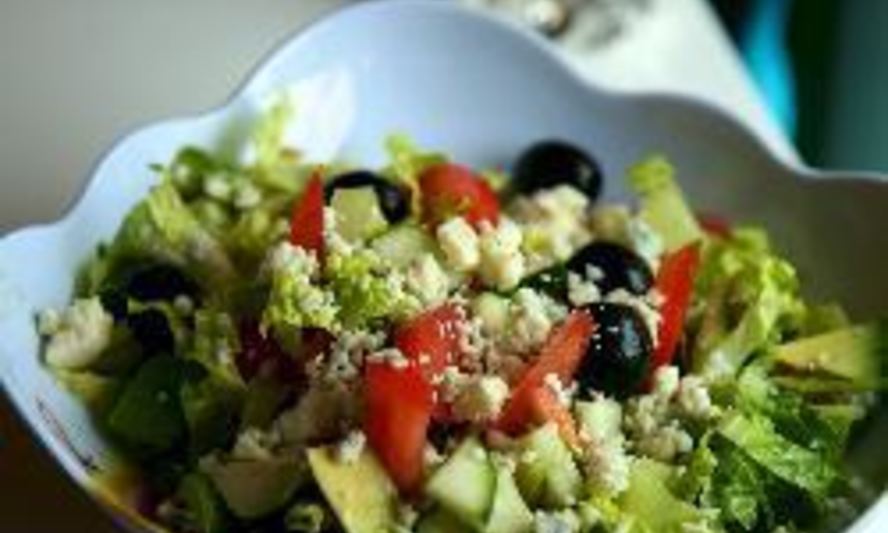 Рецепт греческого салата с авокадо