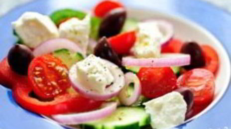 греческий салат с помидорами