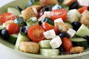 Греческий салат с сухариками