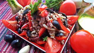 Гречневый салат с овощами и салями