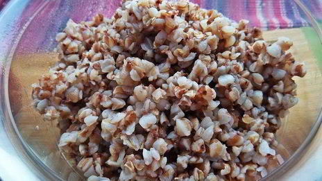 гречневый салат с овощами и салями