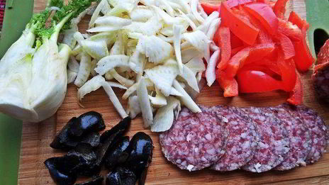 гречневый салат с овощами и салями