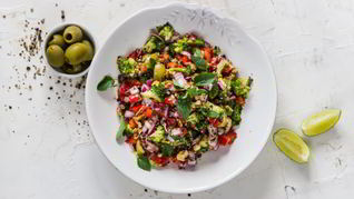 Овощной салат с зеленой гречкой