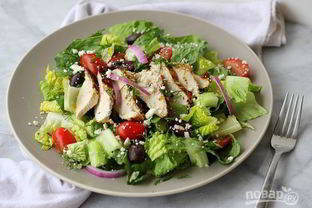 Салат Греческий с жареной курицей