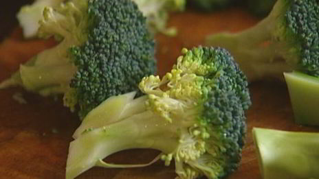 салат из гречки с брокколи и семгой